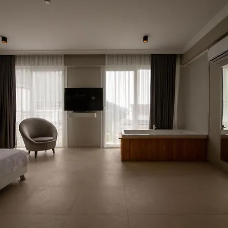 Ramada By Wyndham Fethiye (adults Only) אולודניץ