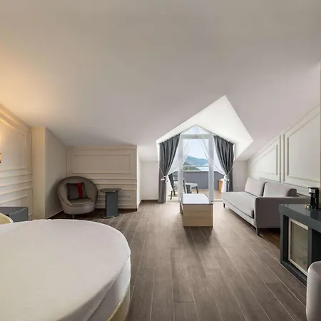 Ramada By Wyndham Fethiye (adults Only) 4* אולודניץ