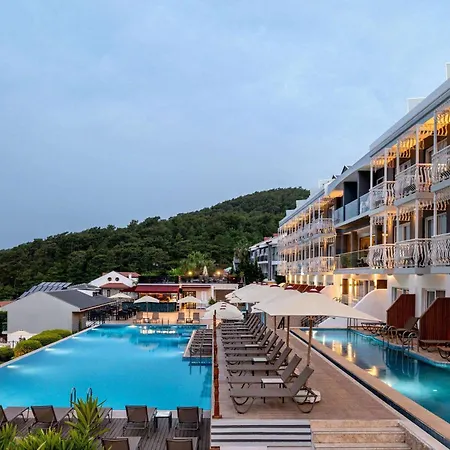 מלון Ramada By Wyndham Fethiye (adults Only)